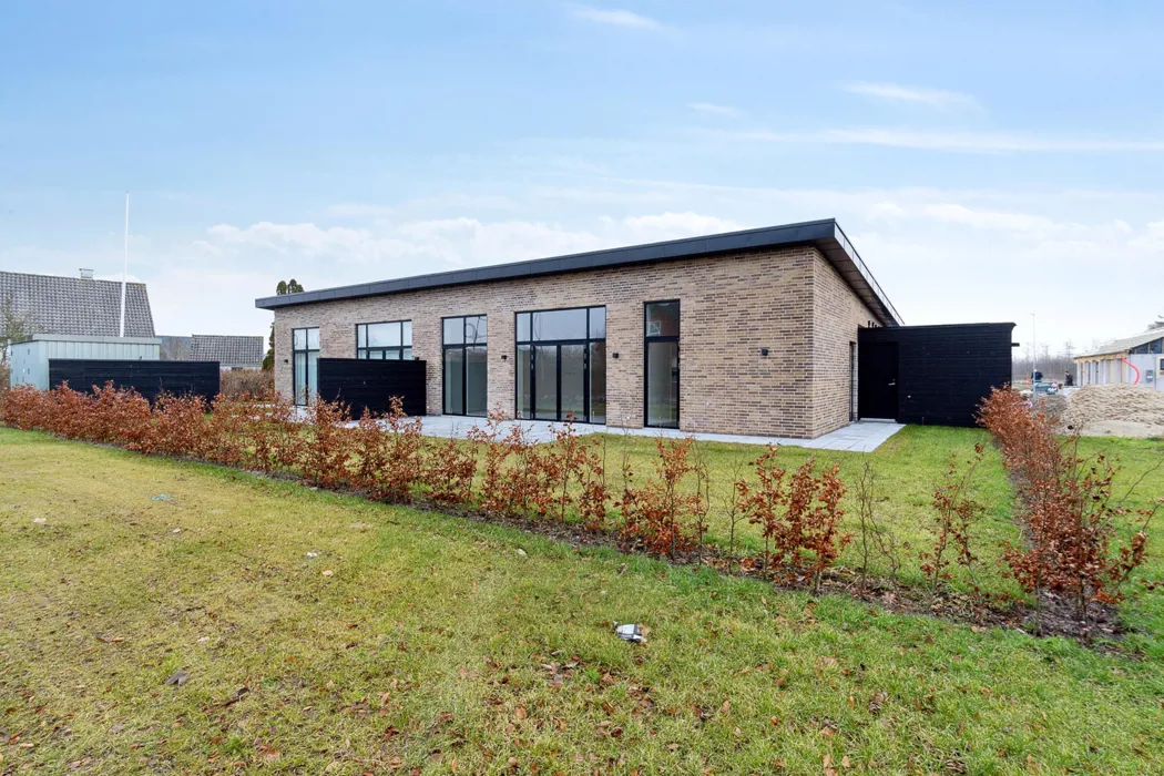 Fantastisk og nyopført rækkehus i et plan med have  20